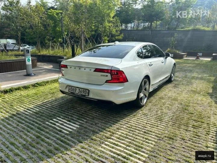 Volvo S90 4