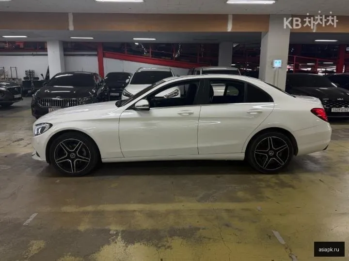 Mercedes-Benz C-Class 3
