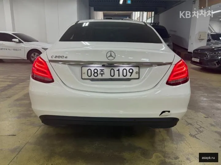 Mercedes-Benz C-Class 4