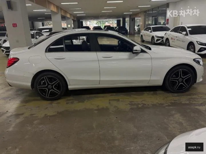 Mercedes-Benz C-Class 5