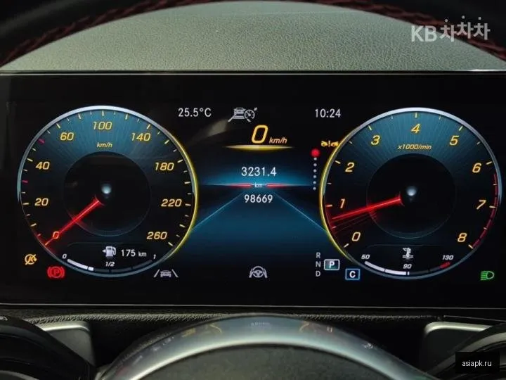 Mercedes-Benz GLB-Class 6