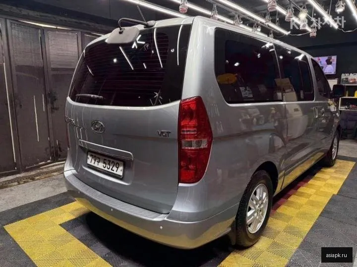 Hyundai Starex 4