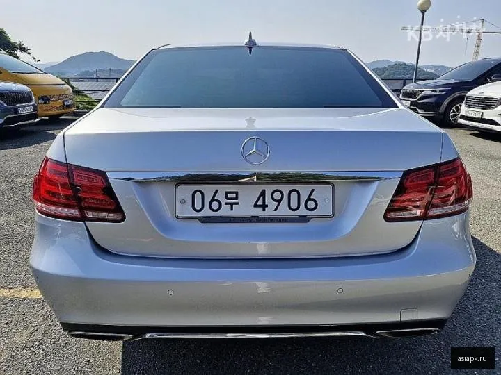 Mercedes-Benz E-Class 4