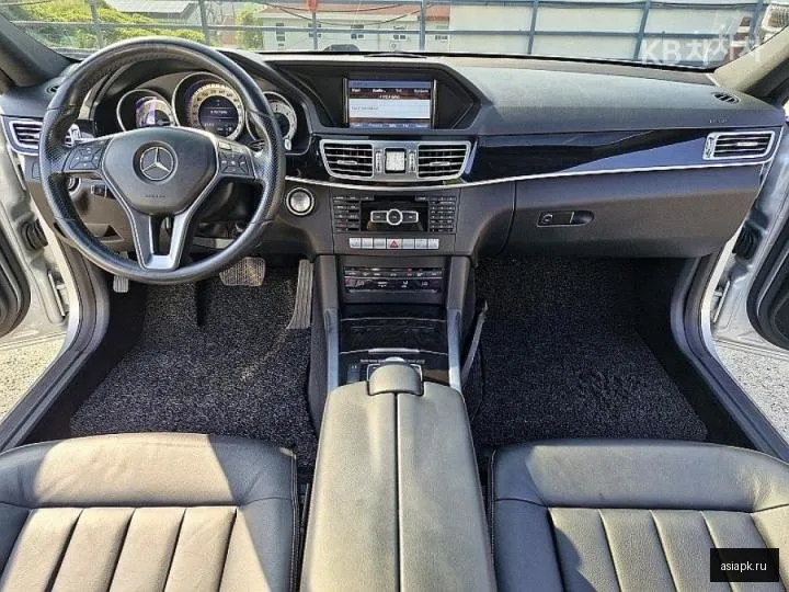 Mercedes-Benz E-Class 6