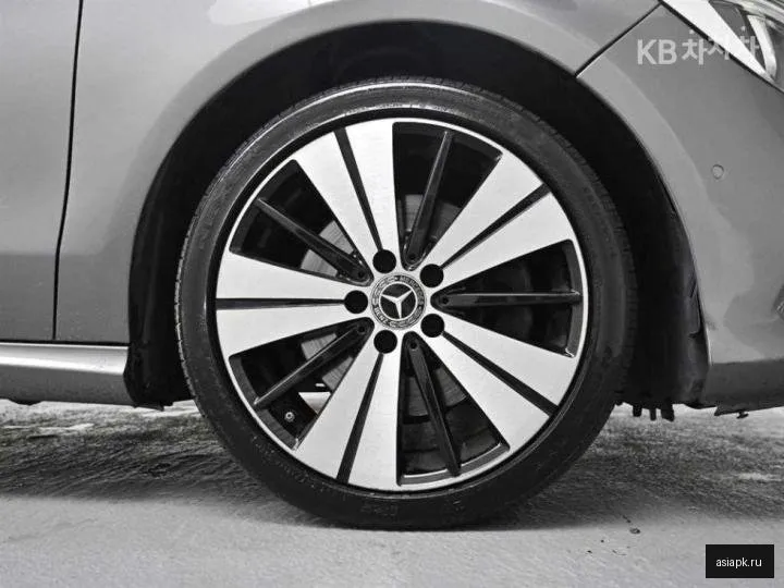 Mercedes-Benz CLA-Class AMG 5