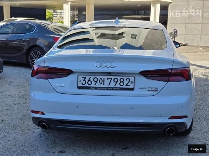 Audi A5 4