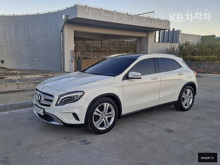 Mercedes-Benz GLA-Class 2