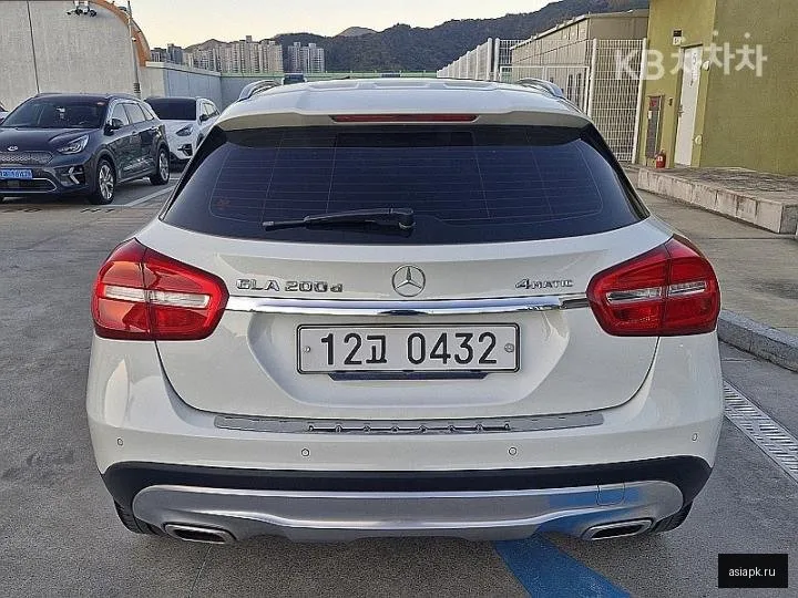 Mercedes-Benz GLA-Class 4