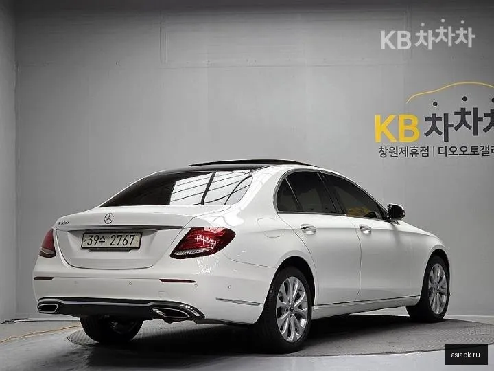 Mercedes-Benz E-Class 2