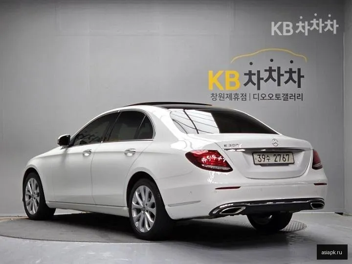 Mercedes-Benz E-Class 6