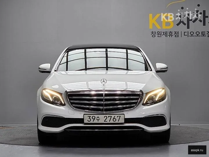 Mercedes-Benz E-Class 3