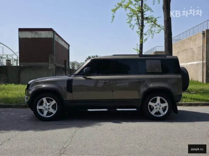 Land Rover Defender 2