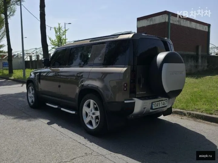 Land Rover Defender 3