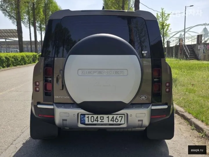 Land Rover Defender 4