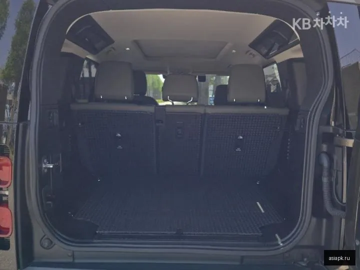 Land Rover Defender 5