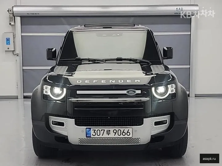Land Rover Defender 2
