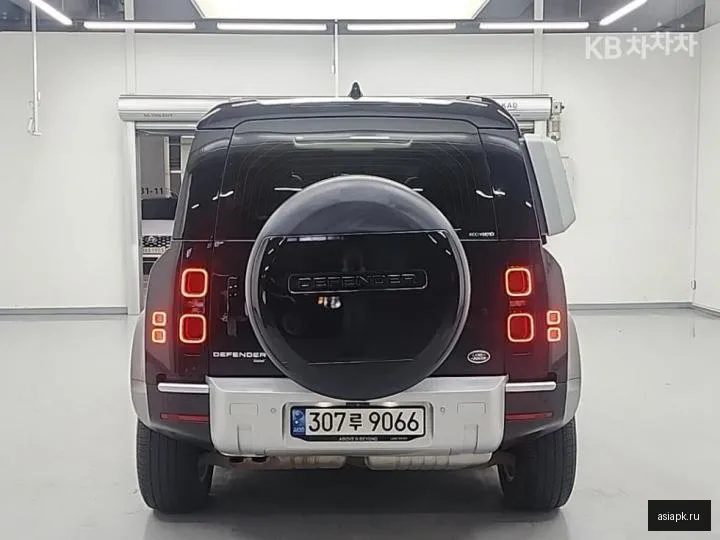 Land Rover Defender 3