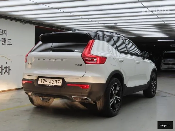 Volvo XC40 4