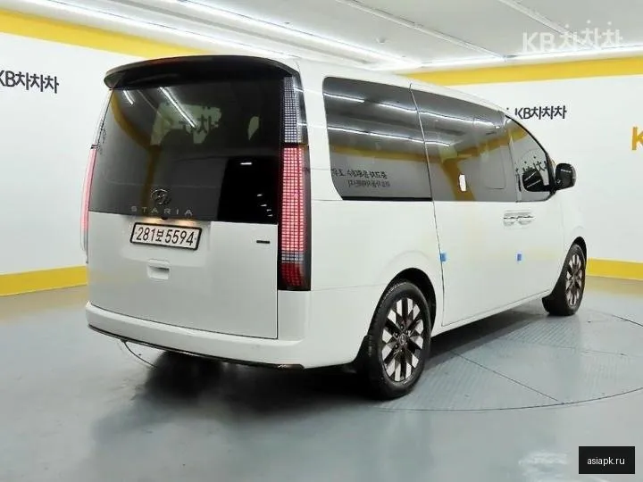 Hyundai Staria 4