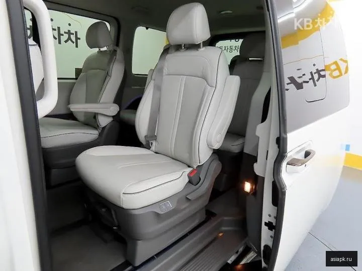 Hyundai Staria 6