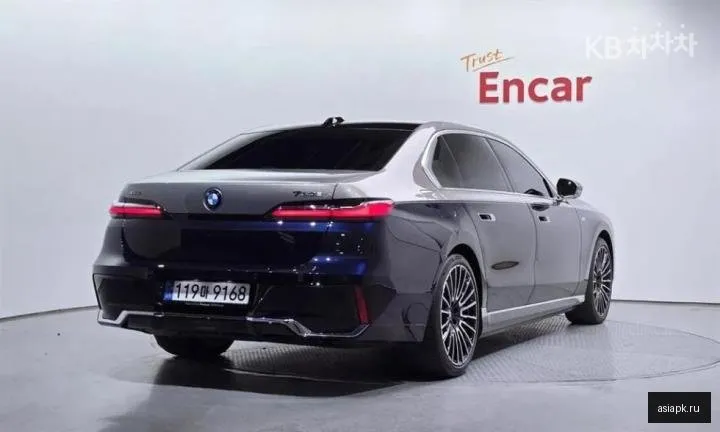 BMW 7-Series 4