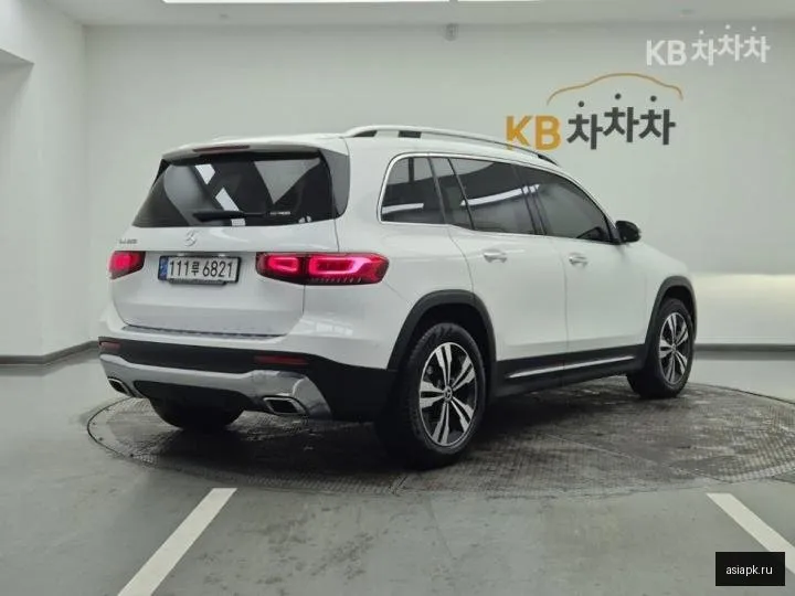 Mercedes-Benz GLB-Class 4