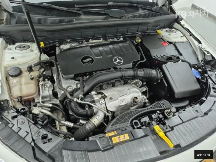 Mercedes-Benz GLB-Class 6