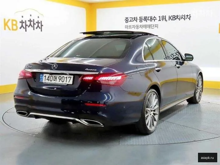 Mercedes-Benz E-Class 4