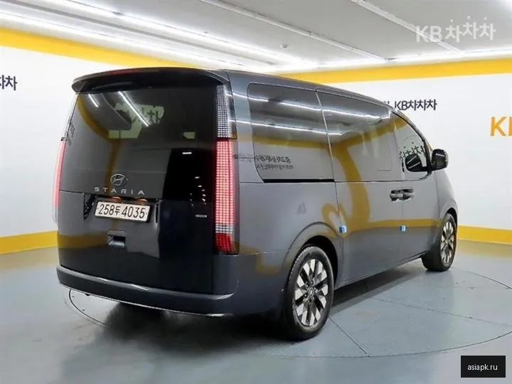Hyundai Staria 4