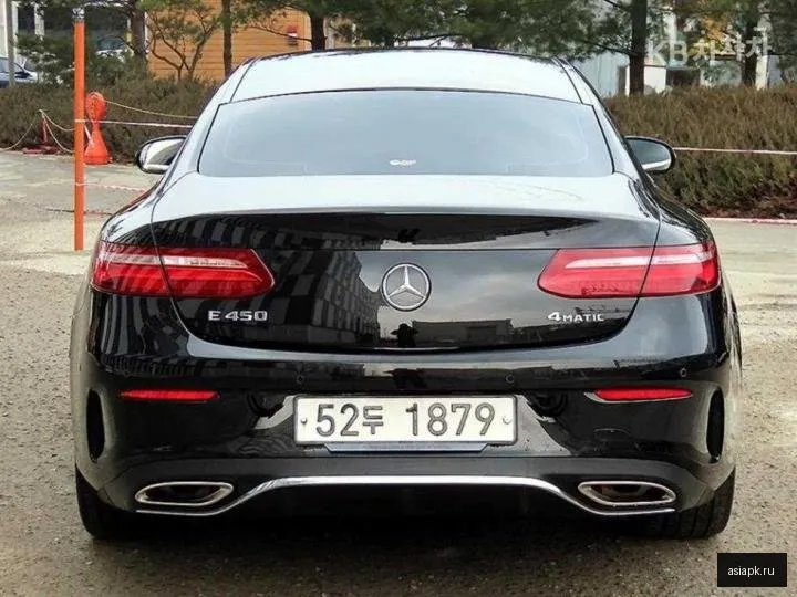 Mercedes-Benz E-Class 4