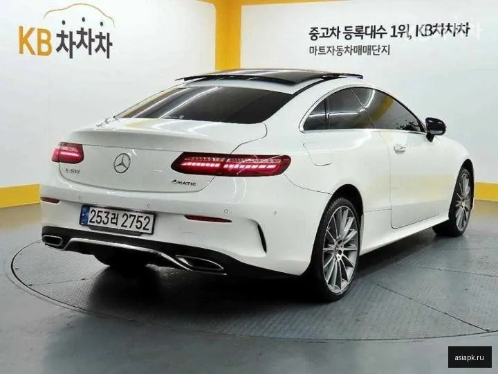 Mercedes-Benz E-Class 4
