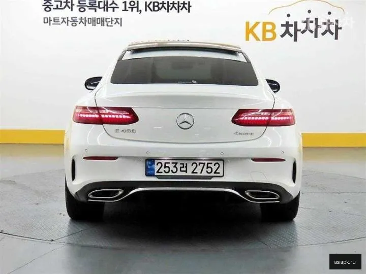 Mercedes-Benz E-Class 3