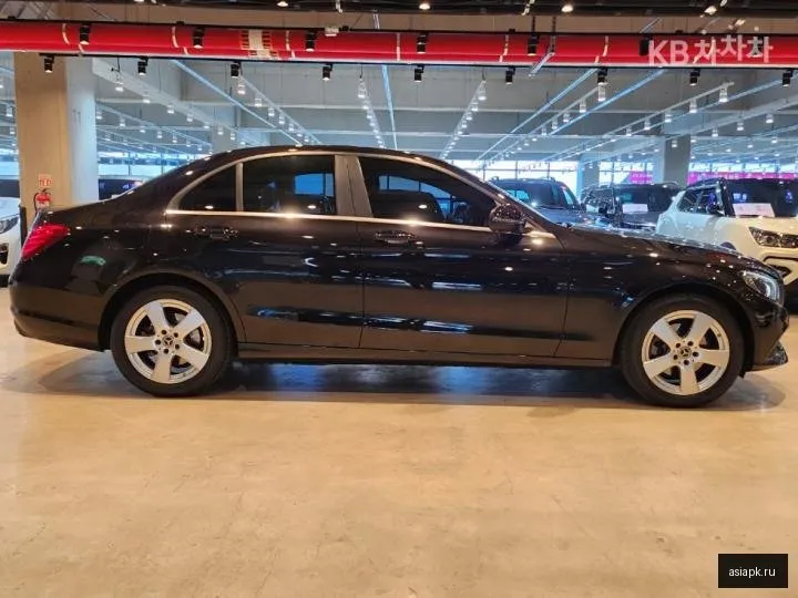 Mercedes-Benz C-Class 3