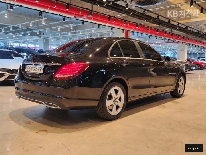 Mercedes-Benz C-Class 4