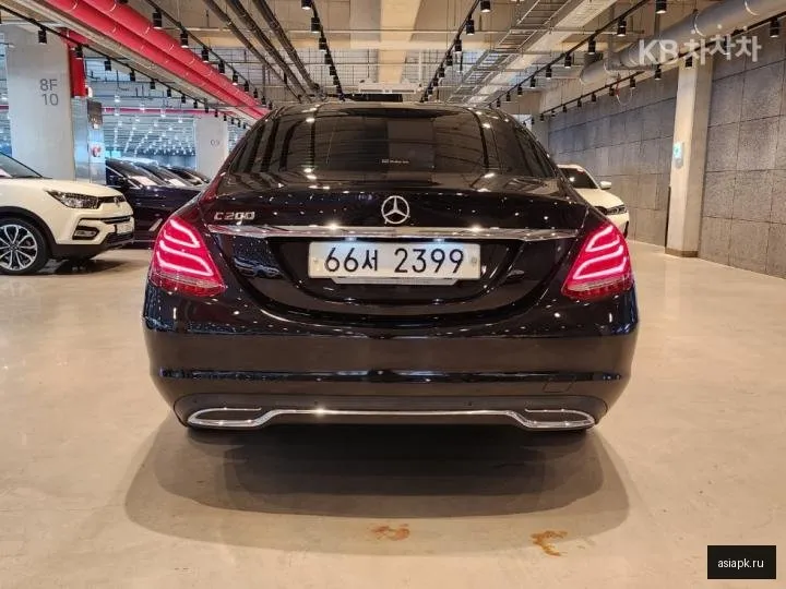 Mercedes-Benz C-Class 5