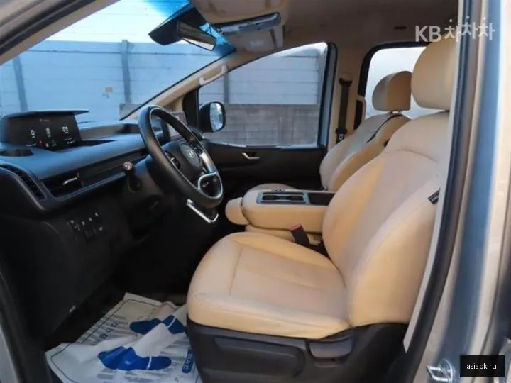 Hyundai Staria 6