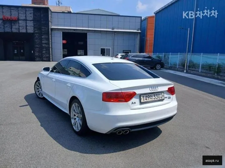 Audi A5 4