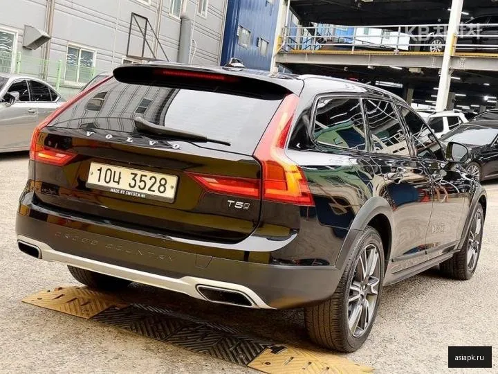 Volvo V90 4