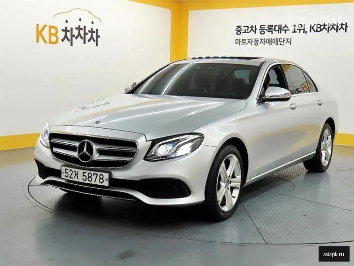 Mercedes-Benz E-Class 2
