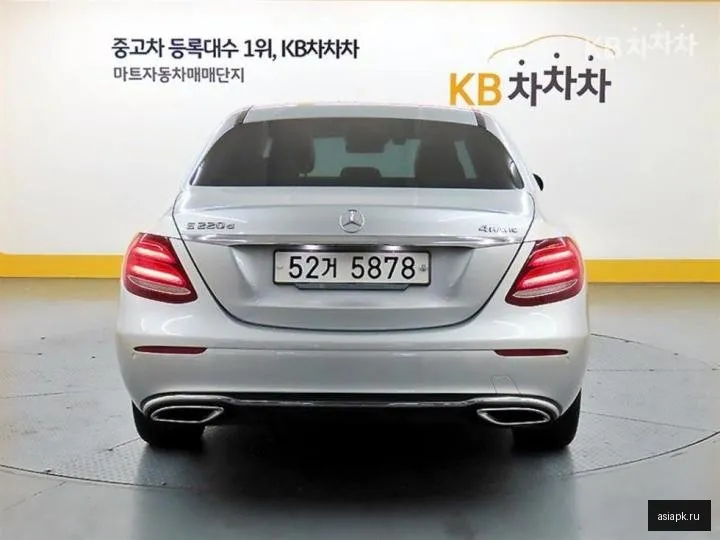 Mercedes-Benz E-Class 3