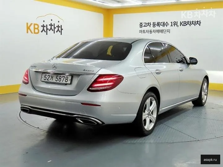 Mercedes-Benz E-Class 4