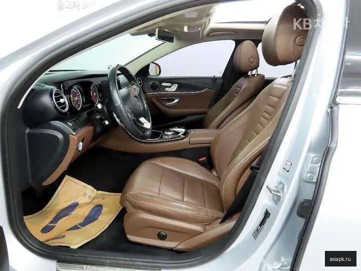 Mercedes-Benz E-Class 5