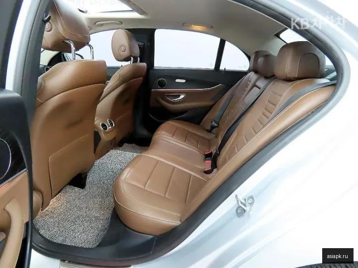 Mercedes-Benz E-Class 6