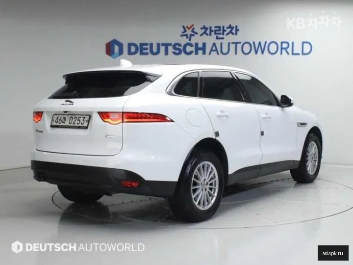 Jaguar F-Pace 2