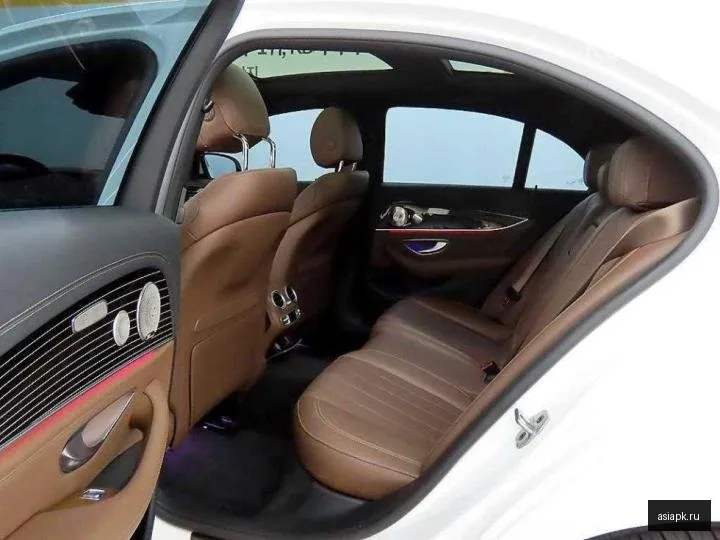 Mercedes-Benz E-Class 6