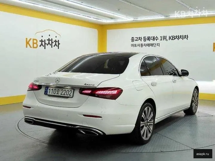 Mercedes-Benz E-Class 4