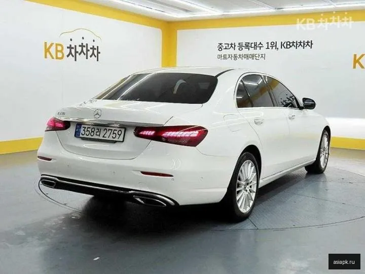 Mercedes-Benz E-Class 4