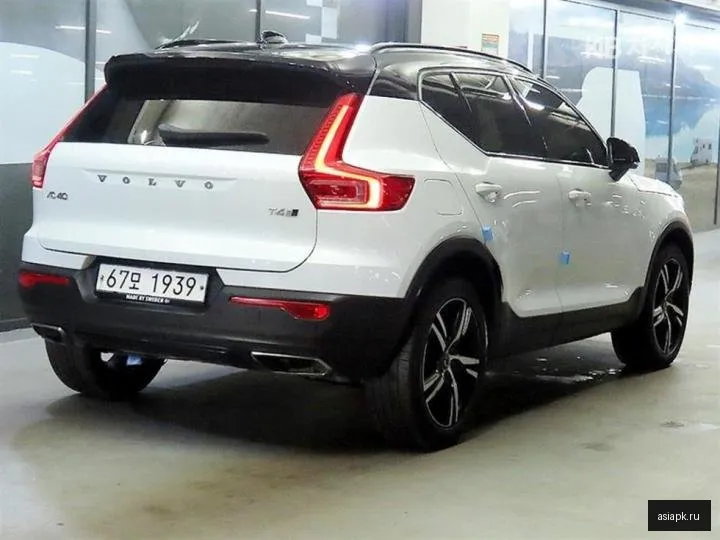 Volvo XC40 4