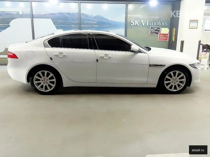 Jaguar XE 3