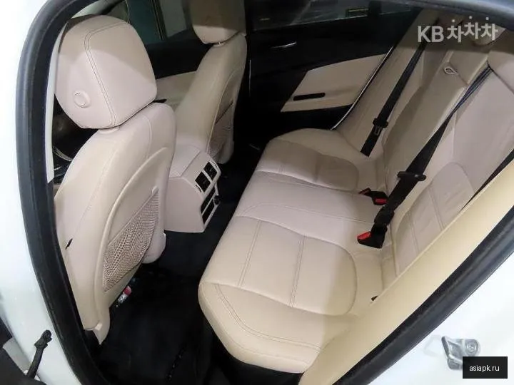 Jaguar XE 6